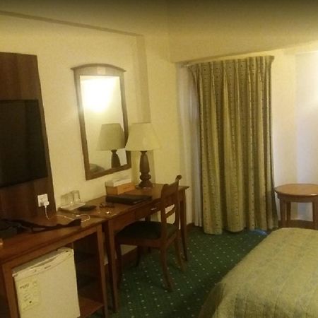 Embassy Inn, カラチ エクステリア 写真