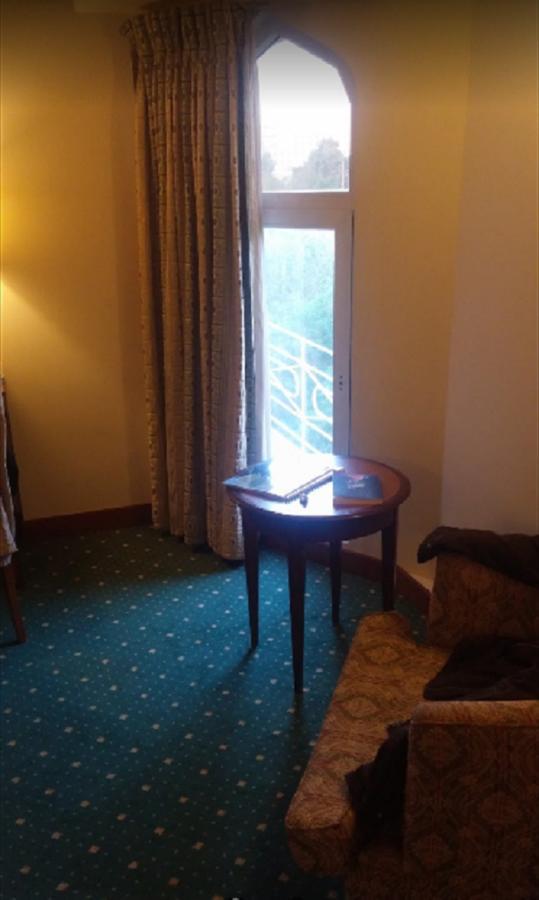 Embassy Inn, カラチ エクステリア 写真
