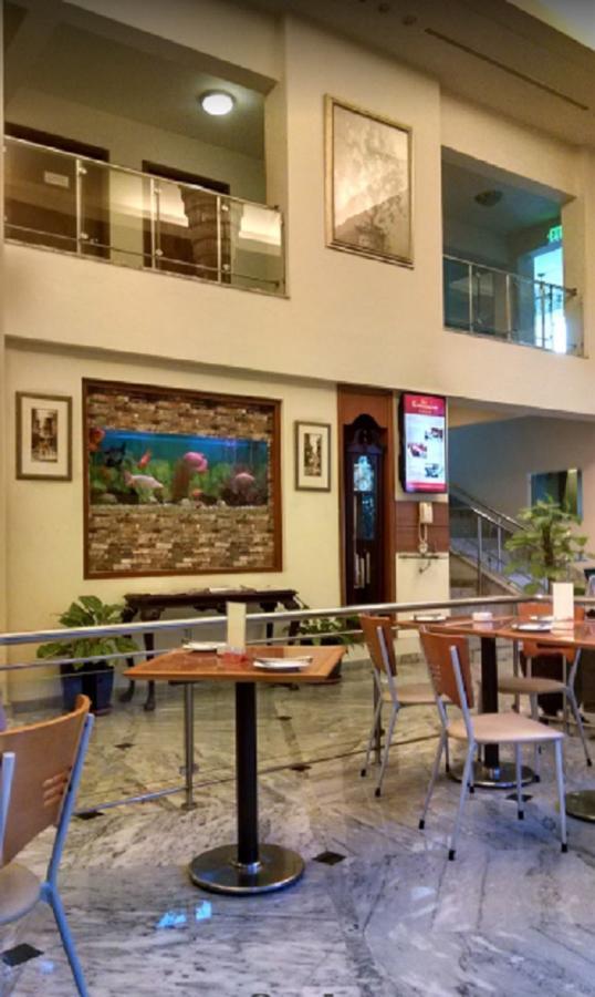 Embassy Inn, カラチ エクステリア 写真