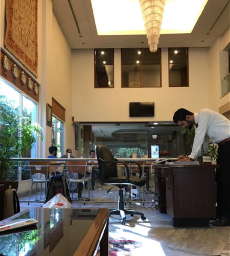 Embassy Inn, カラチ エクステリア 写真