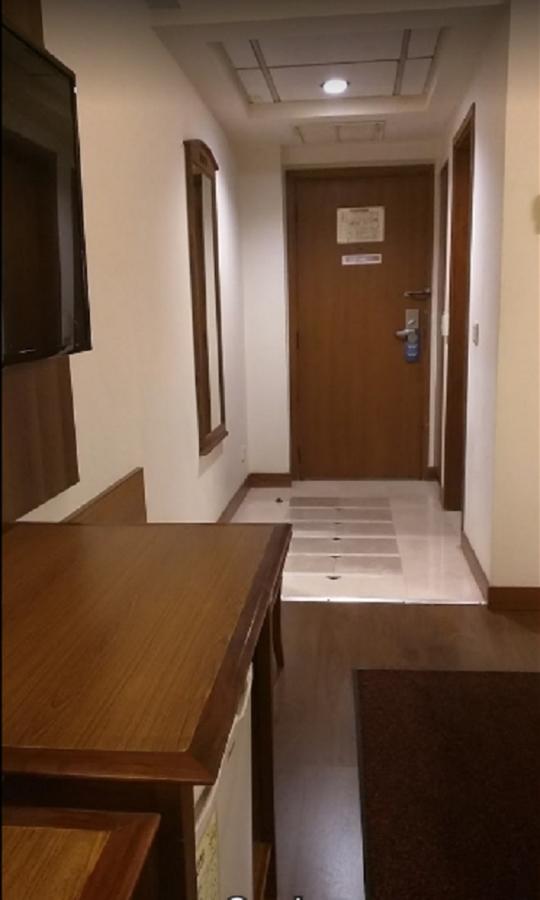 Embassy Inn, カラチ エクステリア 写真