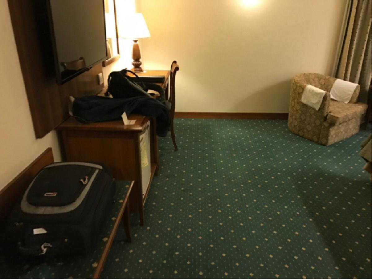 Embassy Inn, カラチ エクステリア 写真