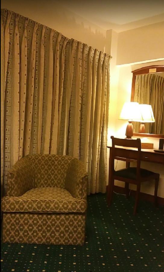 Embassy Inn, カラチ エクステリア 写真
