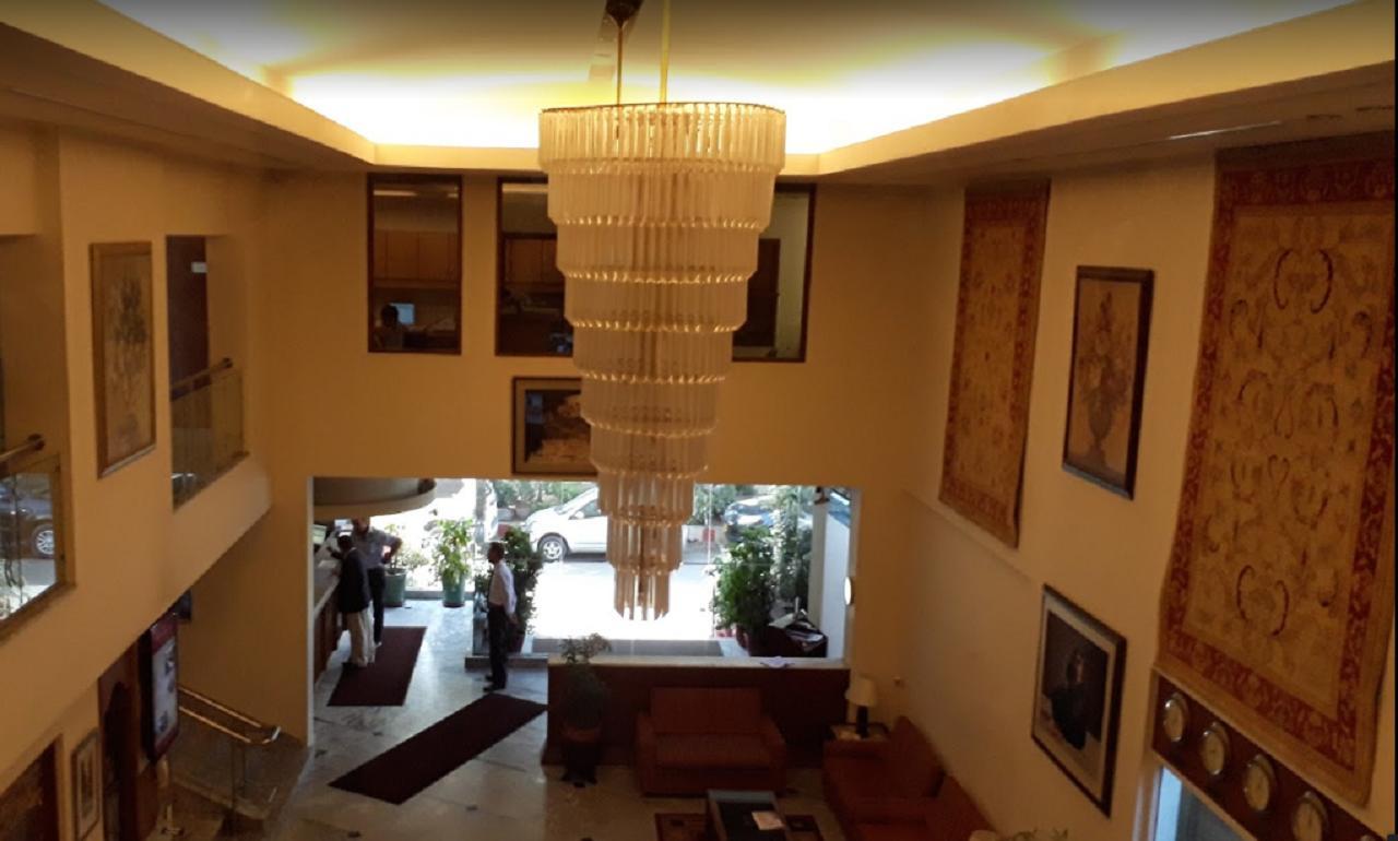Embassy Inn, カラチ エクステリア 写真