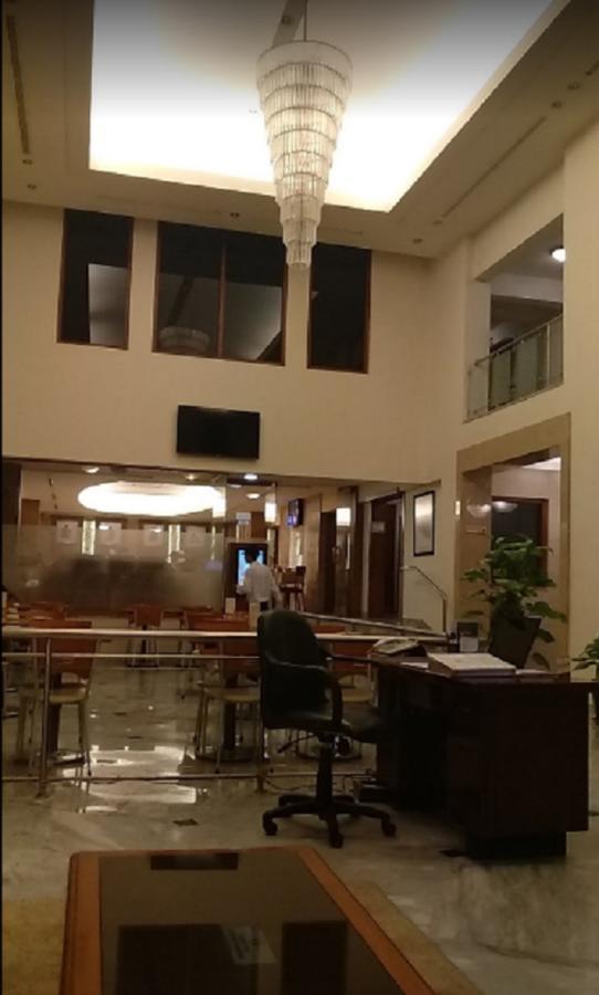 Embassy Inn, カラチ エクステリア 写真